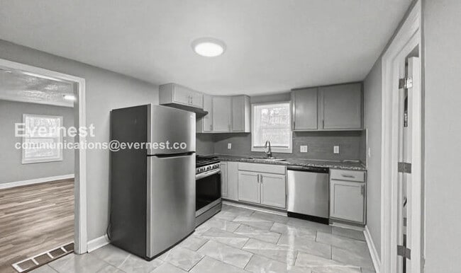 Photo - 700 S Savage St