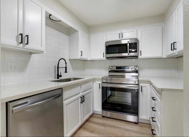 Photo - 902 NE Hacienda Ct