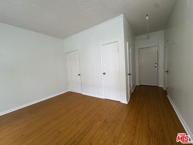 Photo - 920 S Hobart Blvd Unidad 210