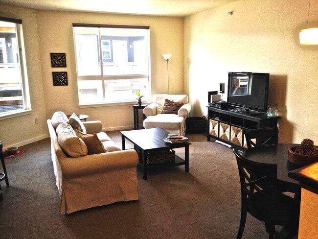 Photo - FALL PRE-LEASE! 2 Bedroom 2.5 Bathroom Loft In Landmark Lofts!  Walk To Campus.