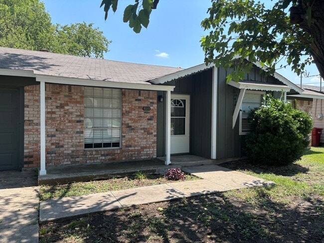 Photo - 4/1.5/1 Brick Home in Quiet South Sherman Neighborhood