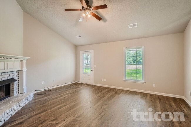 Photo - 330 Cowan Rd