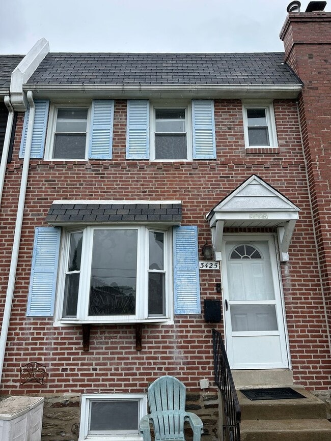 3 Bed, 1 Bath Rowhome - 3 Bed, 1 Bath Rowhome