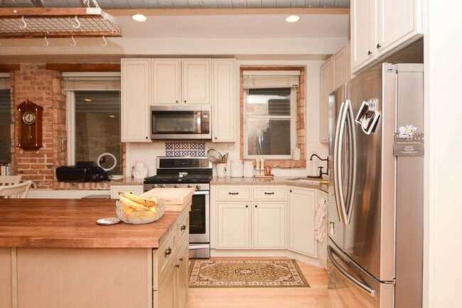 Photo - 1723 W Erie St Unit 1