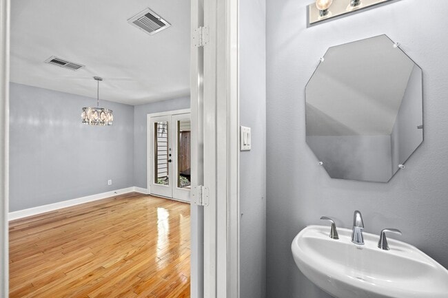 Photo - 5951 S Loop E