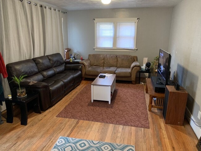 Photo - 4 Bedroom - PRE-LEASING FOR JUNE