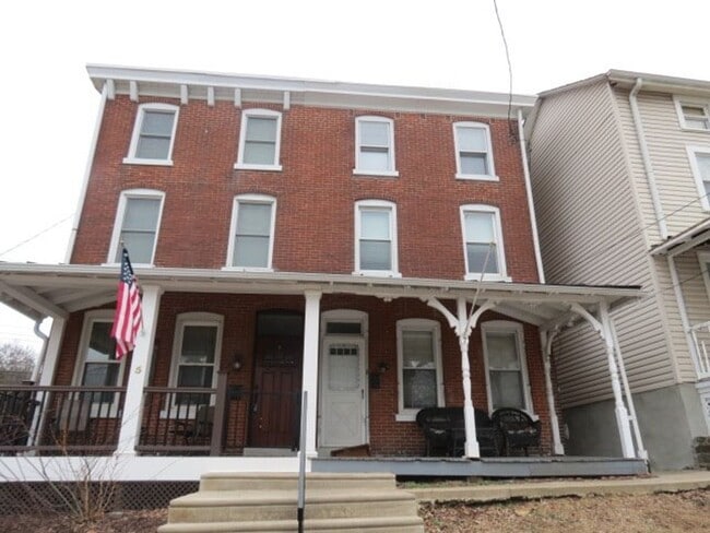 Building Photo - West Conshohocken 4 Bedroom 2 brick bath T... Rental