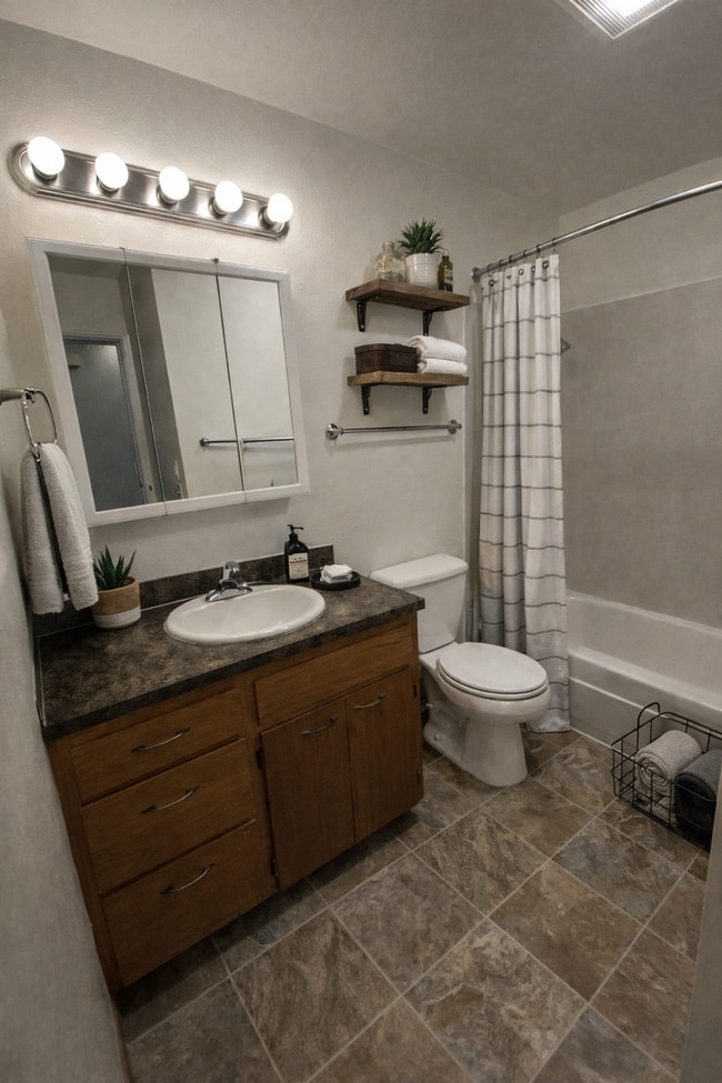 Photo - Attention Ellensburg: The Perfect Apartment Just Entered the Chat Unidad 15
