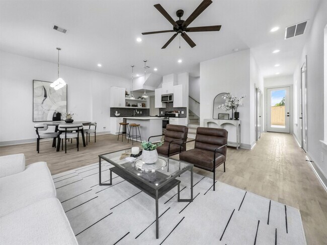 Photo - 2410 Vaughn St