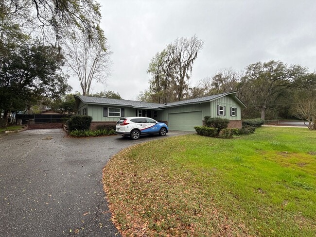 Building Photo - Amazing Location & Spacious Corner Lot!