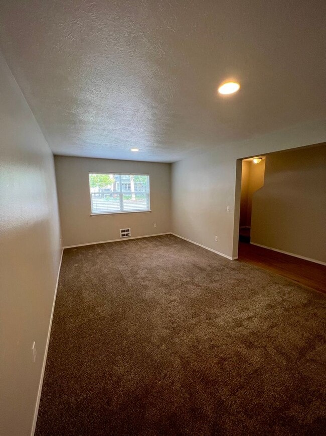 Photo - 1008-1010 E. Ermina Unidad 1010