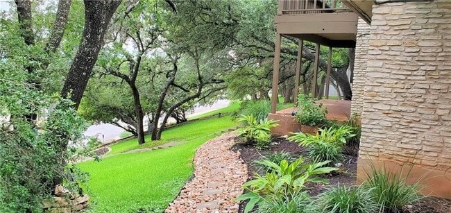 Photo - 1403 Canoe Brook Dr House