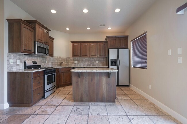 Building Photo - Upgraded 3 Bedroom Townhome