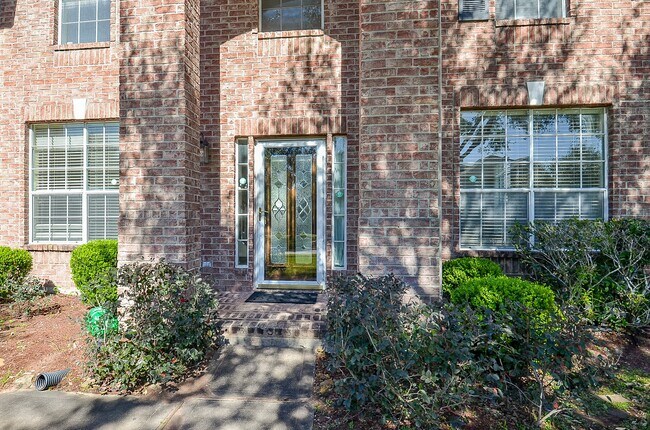 Building Photo - 5519 Gatesprings Ln