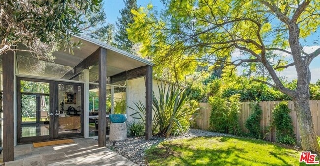 Photo - 2530 Hutton Dr