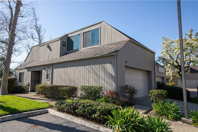 Building Photo - 7 Sweetwater