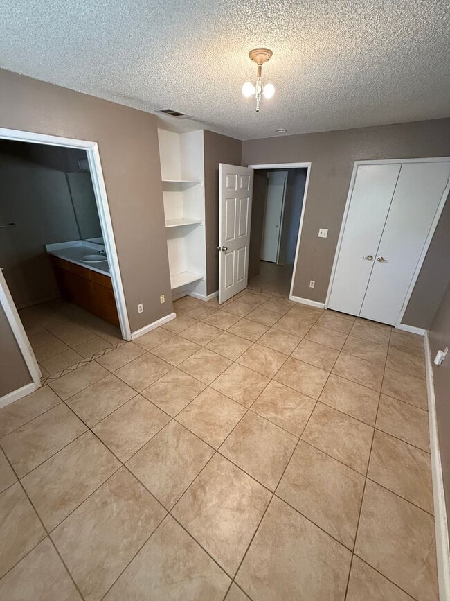 Photo - 2800 Gosford Rd