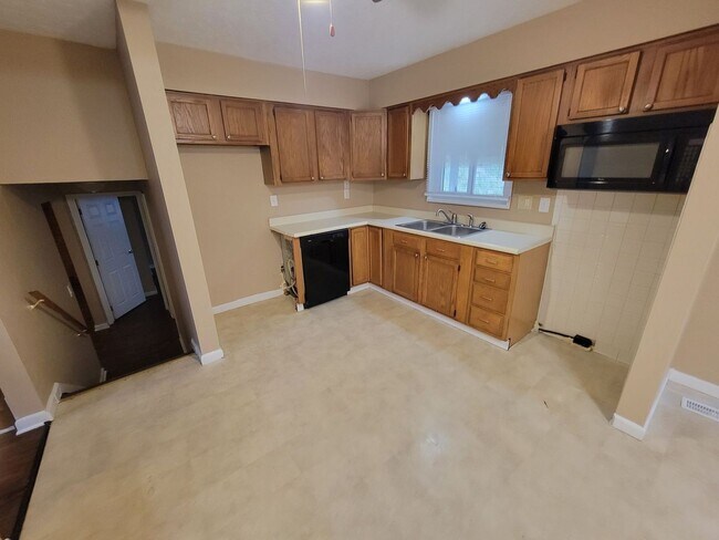 Photo - 1031 Depauw Dr 4BR/1.5BA (Fairfield)