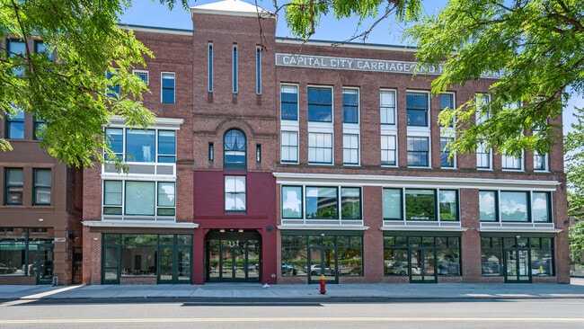 The Hartford Carriage House - The Hartford Carriage House