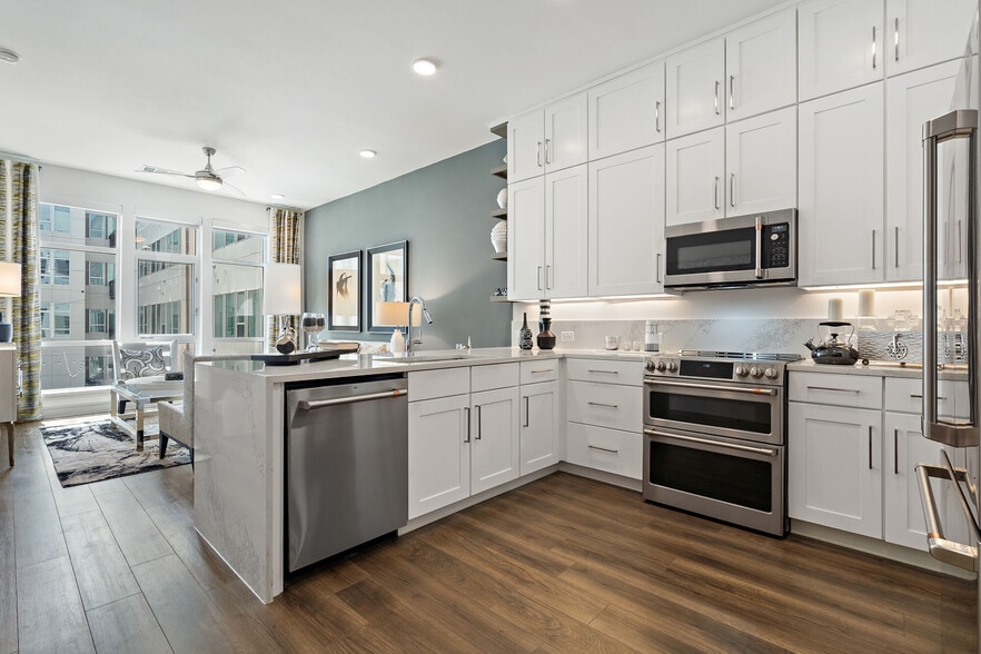 1BD, 1BA - 695SF - Kitchen