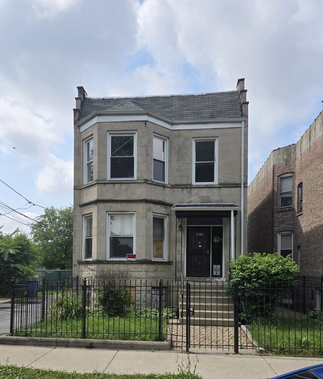 Building Photo - 4849 W Fulton St