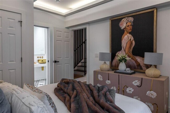 Building Photo - 724 Charles Allen Dr NE Unit 1