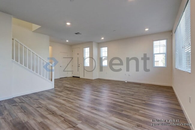 Photo - 1300 Renewal Ln