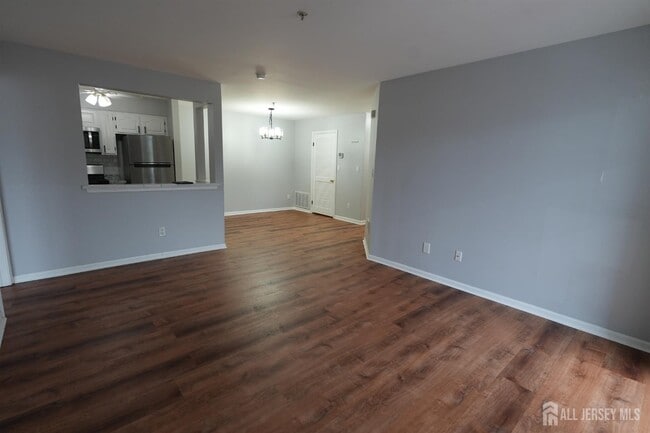 Photo - 421 Waterford Dr