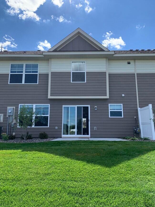 Photo - 500 Locke Pointe Dr NE