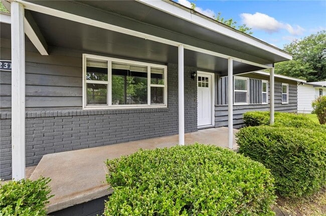 Photo - 2312 W Holly St