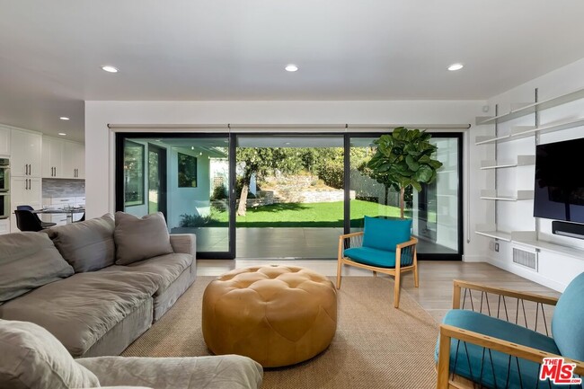 Photo - 2400 Glendower Ave