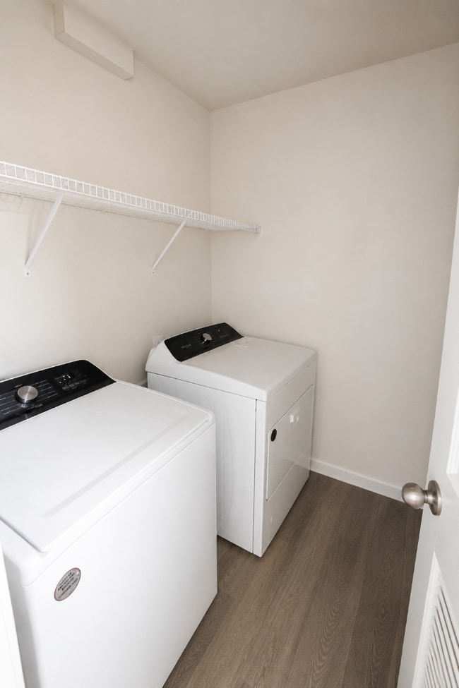 4 Bedroom 2.5 bath with a loft Singe Family House for Rent
