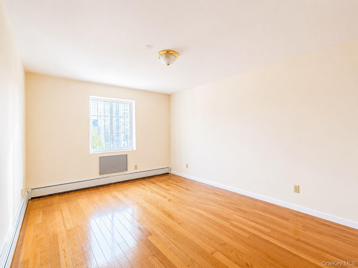Photo - 35-06 Leavitt St Unit 7B