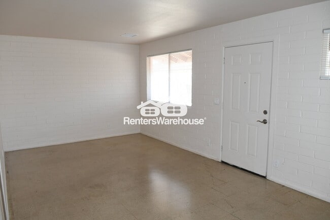 Photo - 2532 E Adams St