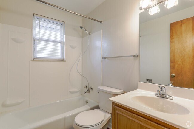 2 Bed/ 1 Bath Townhome w/ basement - Bath