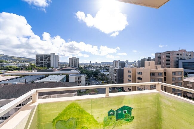 Photo - Punahou Pulelehua 2 Bedroom 1 Bathroom 1 Parking 7th Floor Condo Electric and Water Included w/ Rent Unidad 704