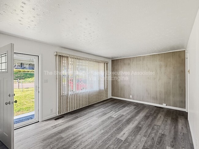 Photo - 1704 Lenland Ave