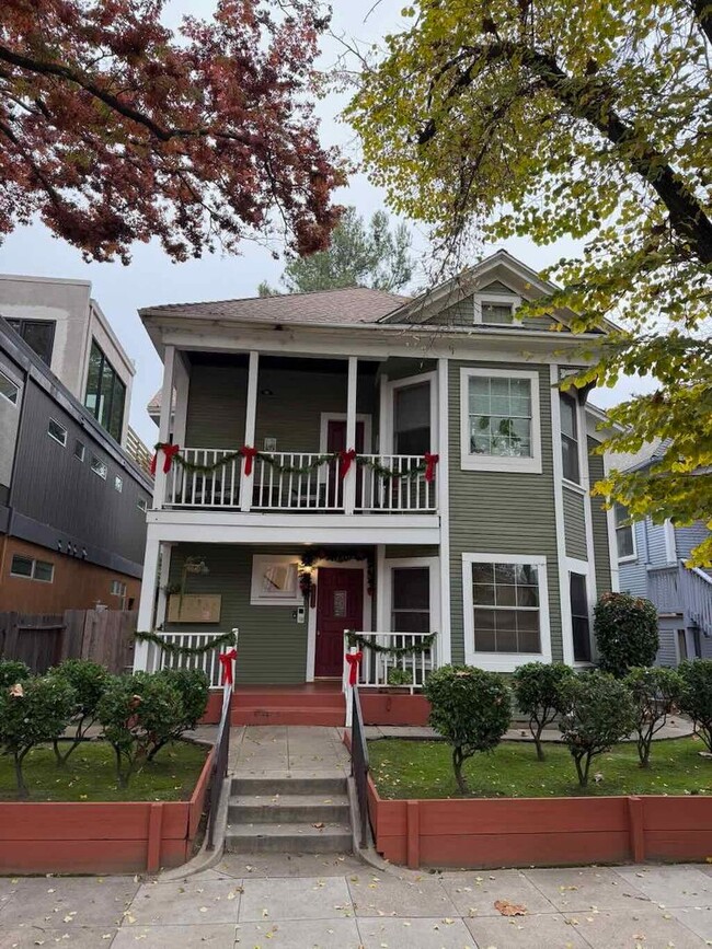 Building Photo - 1823 T St Unit 3