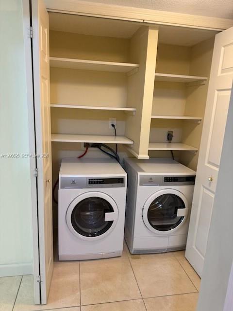 Building Photo - 9301 SW 92nd Ave Unit 210C
