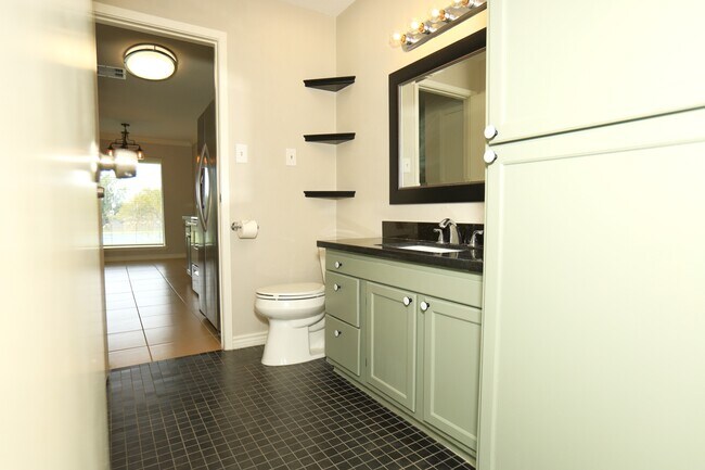 Photo - 418 Garland Dr