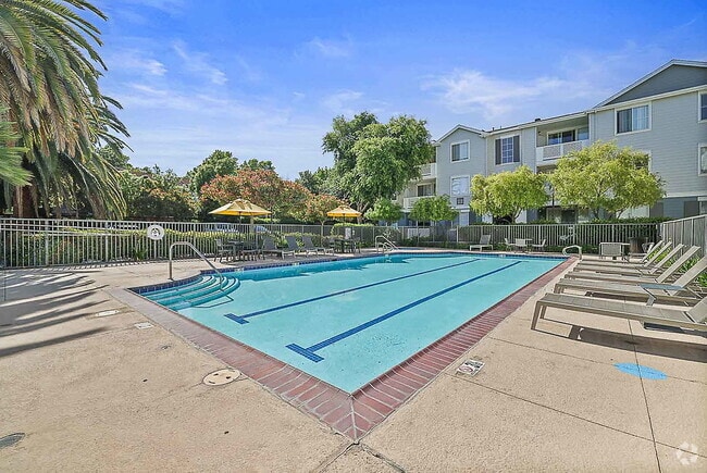 Building Photo - The Carlyle Rental