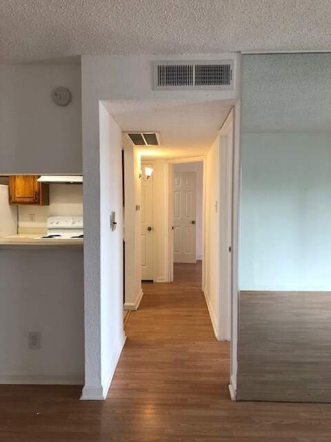 Photo - 2830 S Bartell Dr Unidad C211