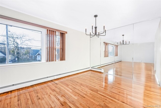 Photo - 2463 Rockville Centre Pkwy