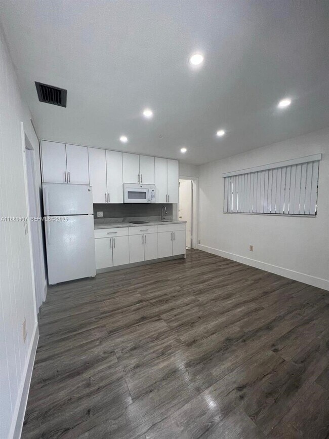 222 SW 8th St Unidad C