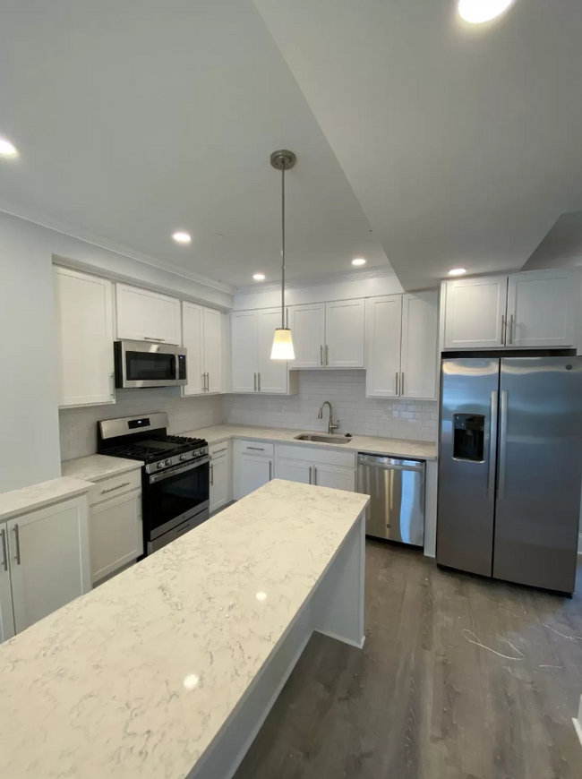 Building Photo - 120 Kenrick St Unit 2 Rental