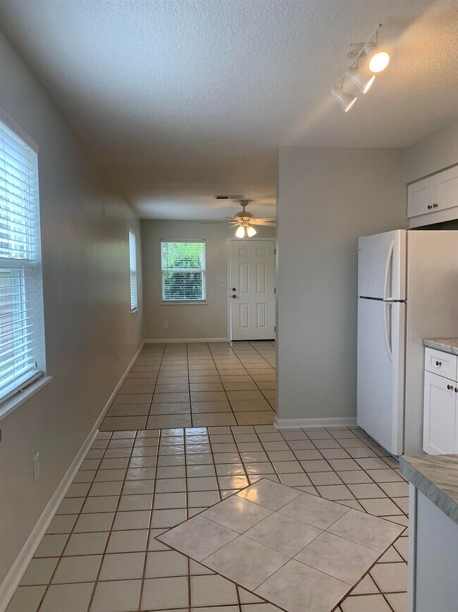 Photo - 290 Floridian Ave Unidad A