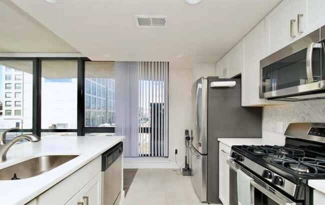 Photo - 2 Bedroom 2 Bathroom Modern Condo at The Lexicon, NoMa Neighborhood, Modern Appliances, Covered P...