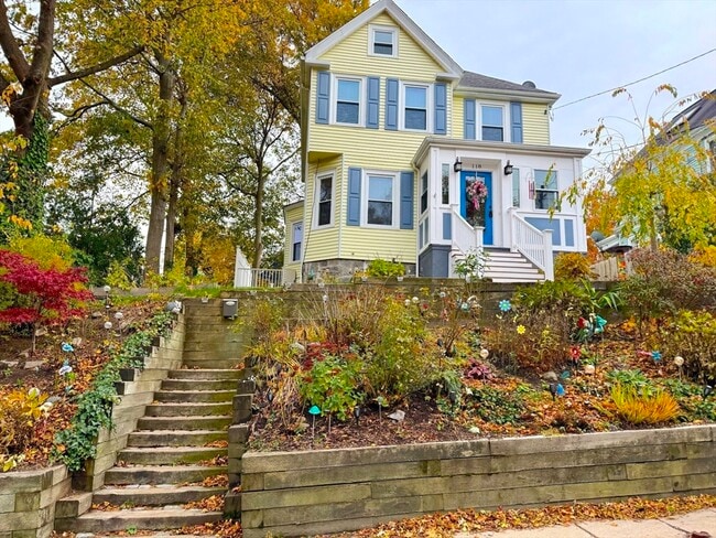 Photo - 118 Newburg St