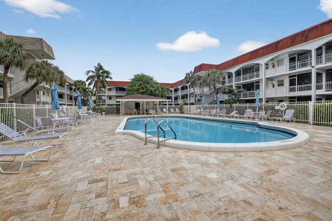 Building Photo - 581 Blue Heron Dr Unit 206-B