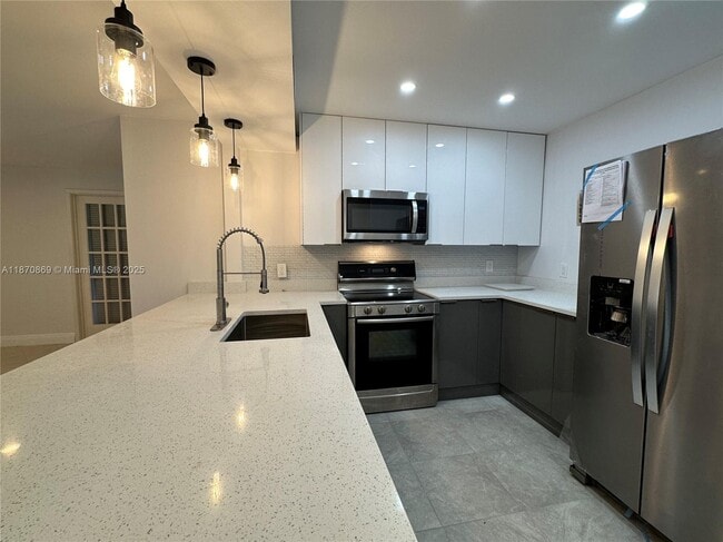 Photo - 441 SE 10th St Unit 102